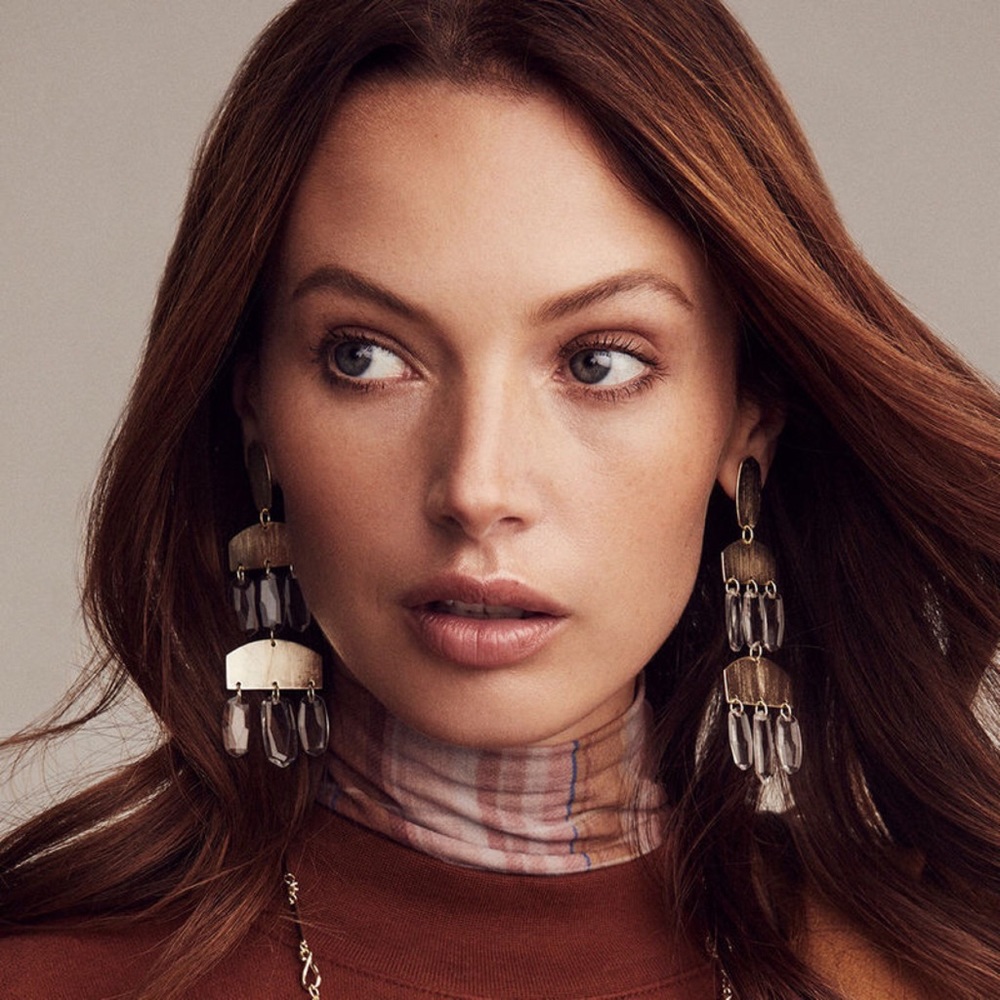 KENDRA SCOTT • Silver Emmet Dangle Lightweight Earrings - Picture 2 of 4